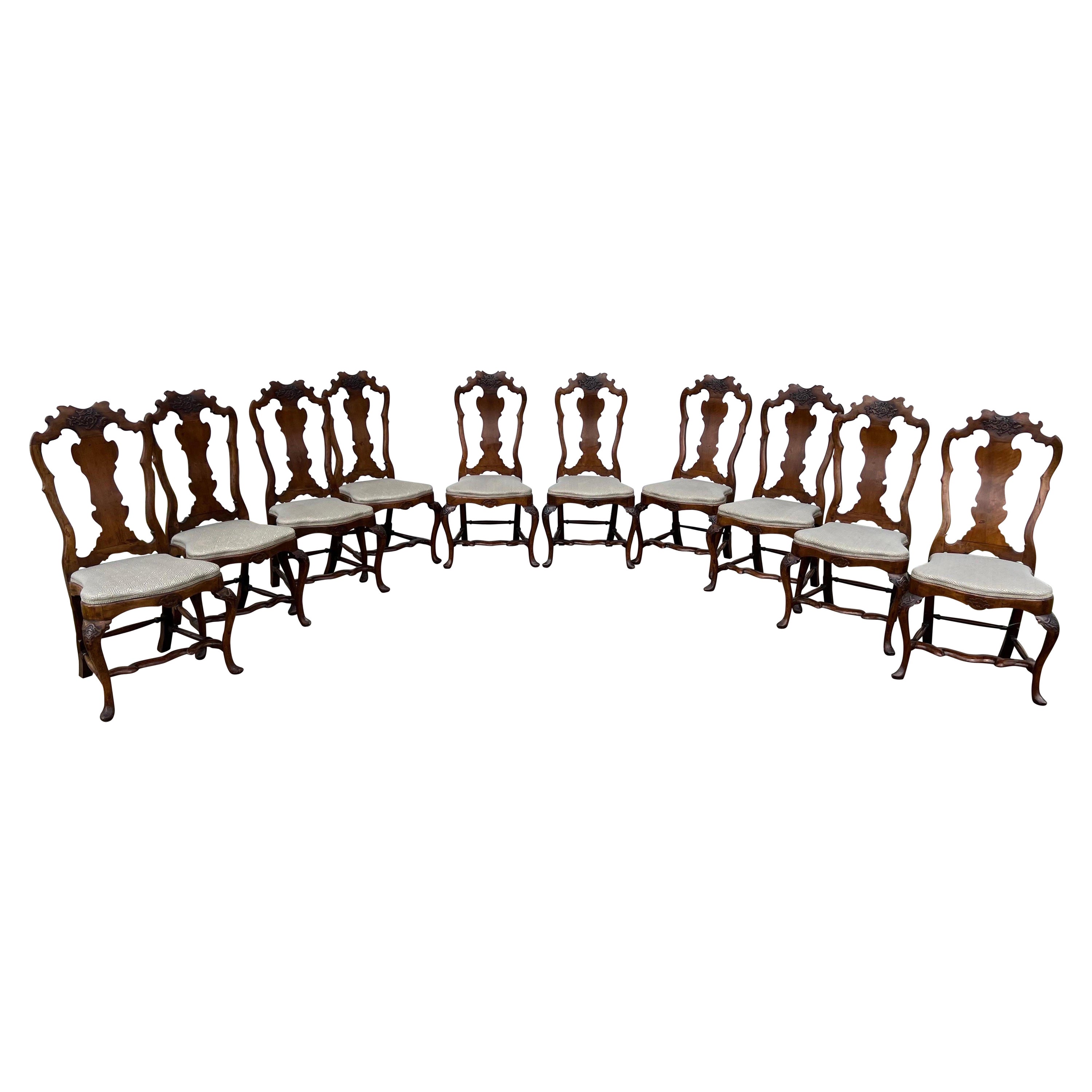 Bel ensemble de 10 chaises de salle à manger italiennes du début du XVIIIe siècle en vente