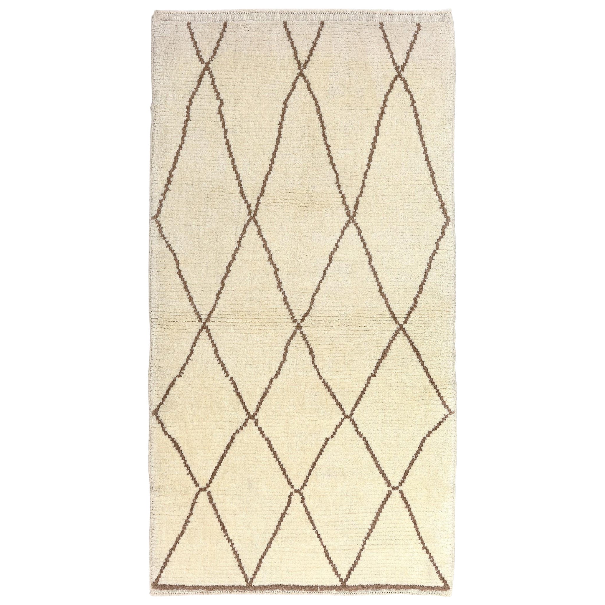 Moderner marokkanischer Teppich mit 3.4x6 Fuß, 100 % natürliche und unbefärbte Wolle, maßgefertigt erhältlich