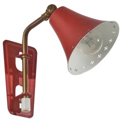 Schwedische Designerin, Wandleuchte, Messing, rotes Metall, Schweden, ca. 1950er Jahre