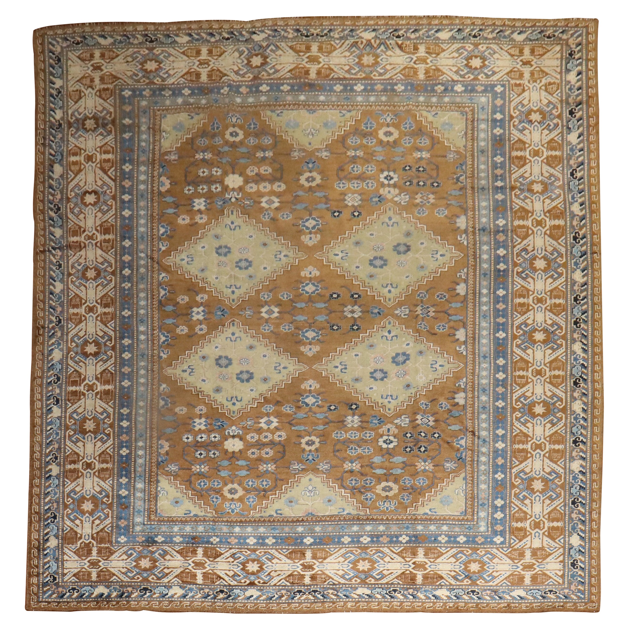 Großer antiker Khotan-Teppich im Angebot