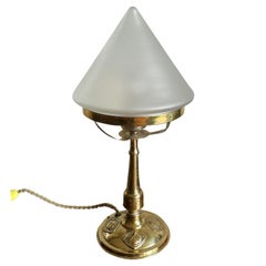 Einzigartige Arts and Crafts-Tisch- oder Schreibtischlampe aus feinem Messing und mintfarbenem Glas, frühe 1900er Jahre