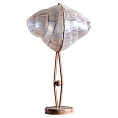Lampada da tavolo contemporanea Valentina Giovando in fibra di vetro e ferro bianco trasparente