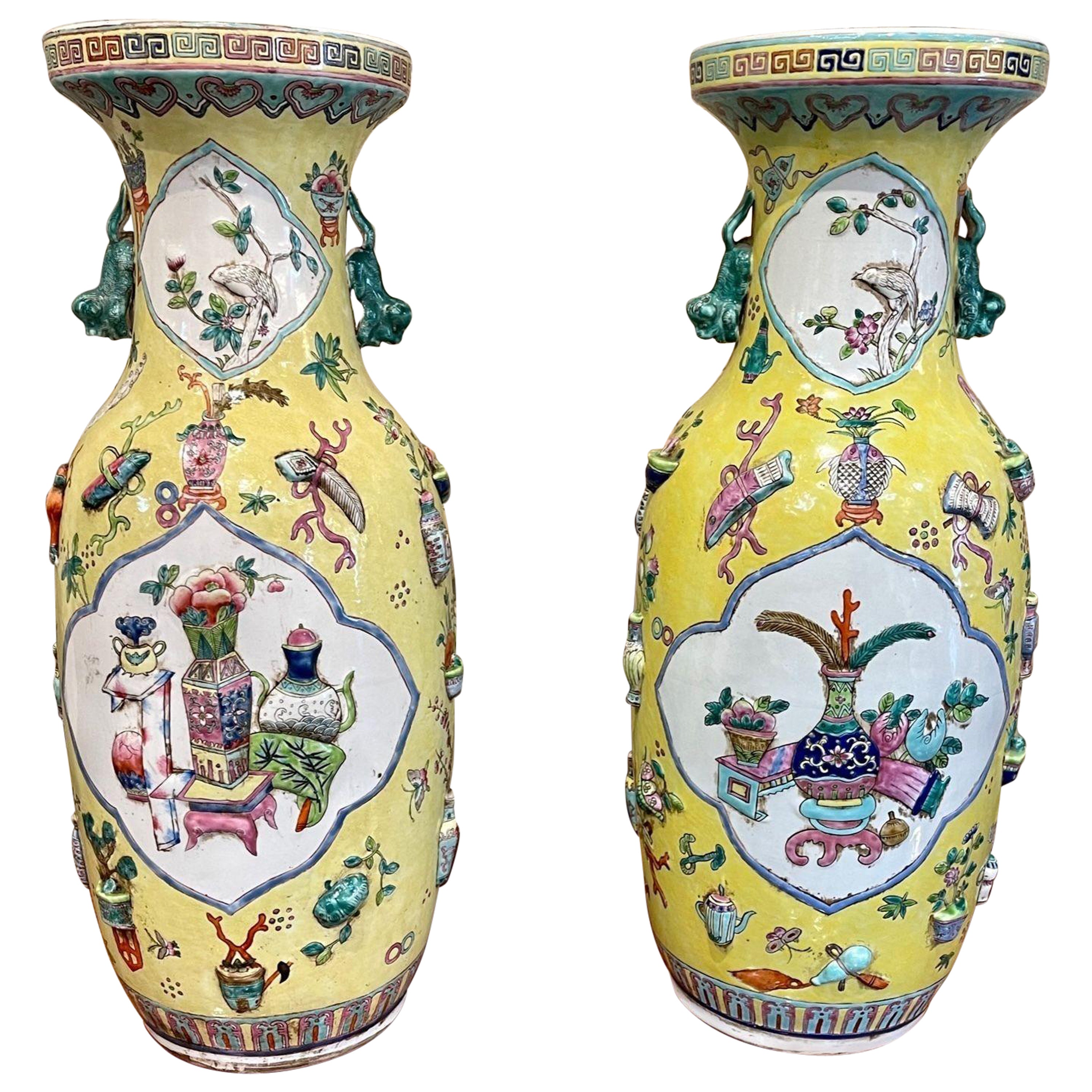Paire de vases vintage en porcelaine chinoise