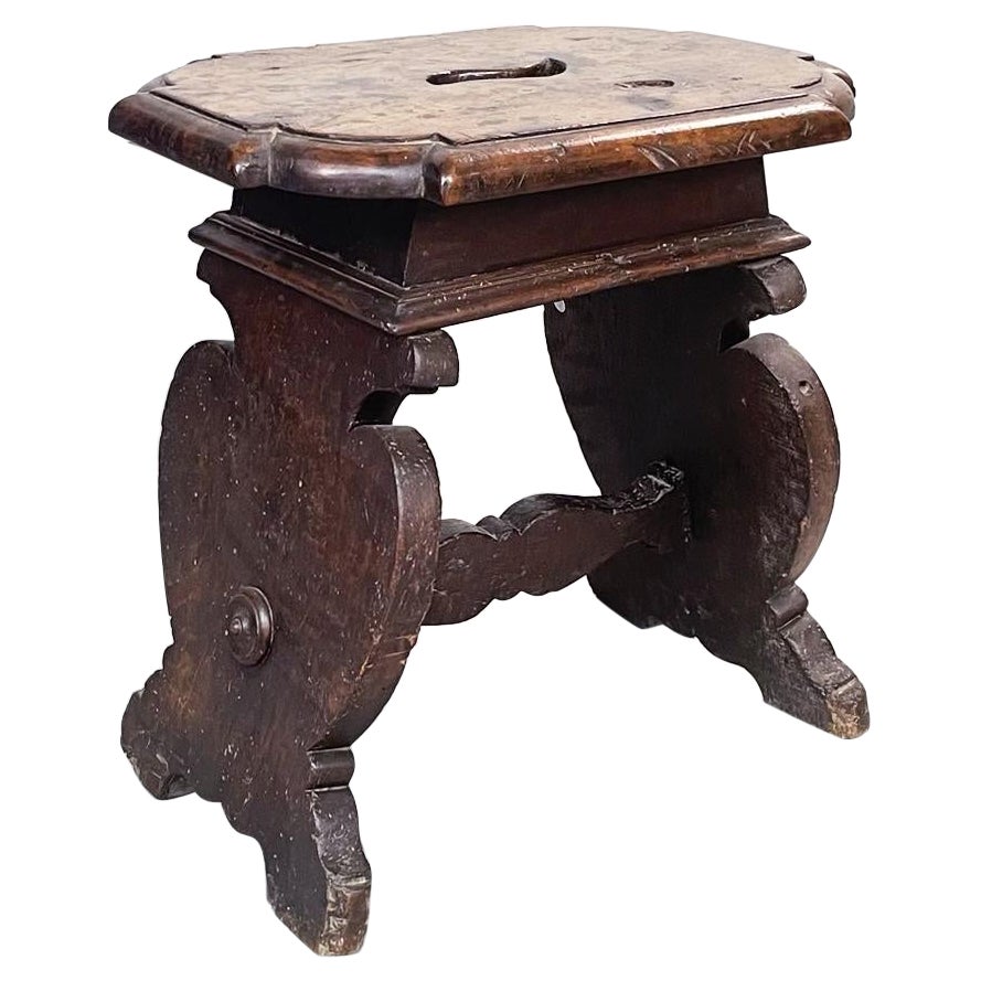 Italian Antiques Stool in Walnut Wood, 1600s For Sale