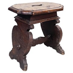 Tabouret d'antiquités italienne en bois de noyer, années 1600