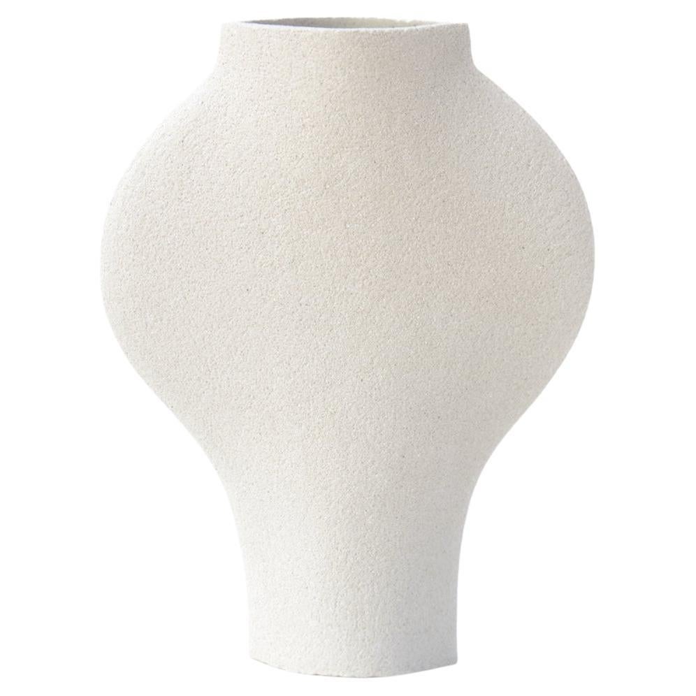 Dal-Vase aus weißer Keramik des 21. Jahrhunderts, handgefertigt in Frankreich