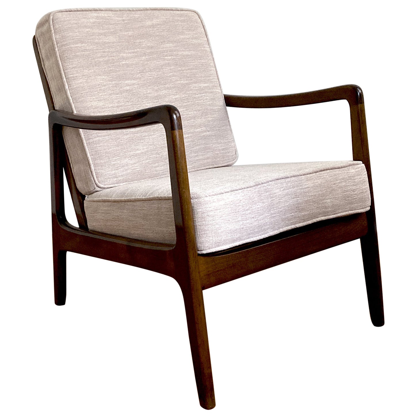 Ole Wanscher for John Stuart Walnut Lounge Chair Reupholstered in Blush Tweed (Chaise longue en noyer recouverte de tweed blush)