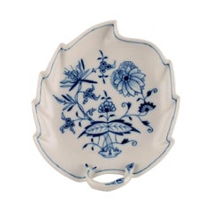 Leaf-Shaped Meissen Blue Onion Dish in Hand-Painted Porcelain, Early 20th C