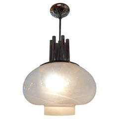 Grande lampe suspendue italienne des années 1970 avec abat-jour en chrome et verre soufflé