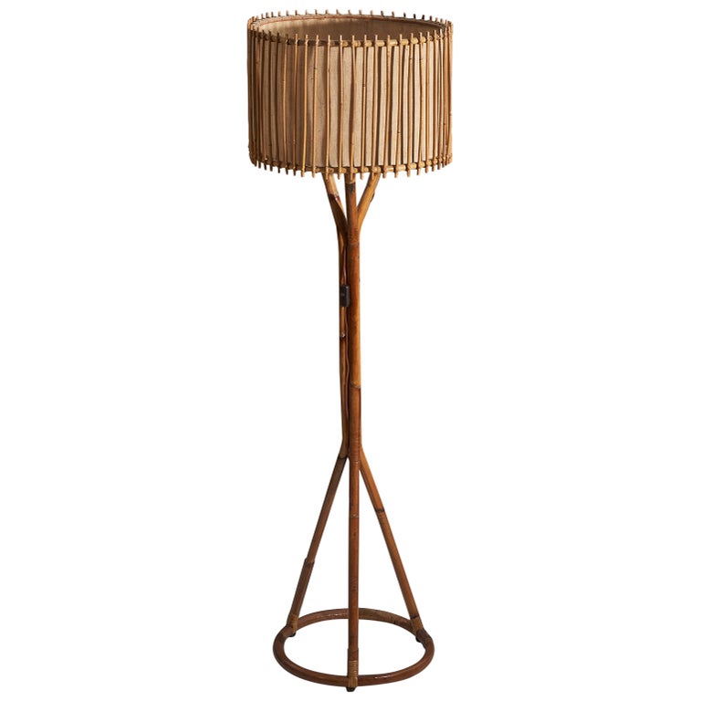 Italian Designer, Floor Lamp, Bamboo, Rattan, Burlap, Italy, 1960s For Sale  at 1stDibs