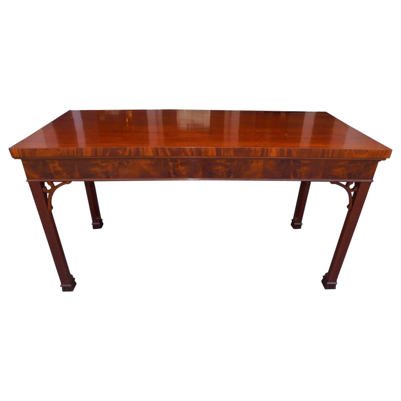 Mesa consola inglesa Chippendale de caoba calada con pies Marlborough, 1770