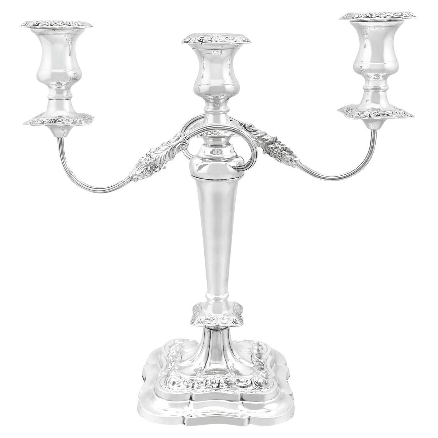 Candélabre vintage à trois lumières en argent sterling en vente