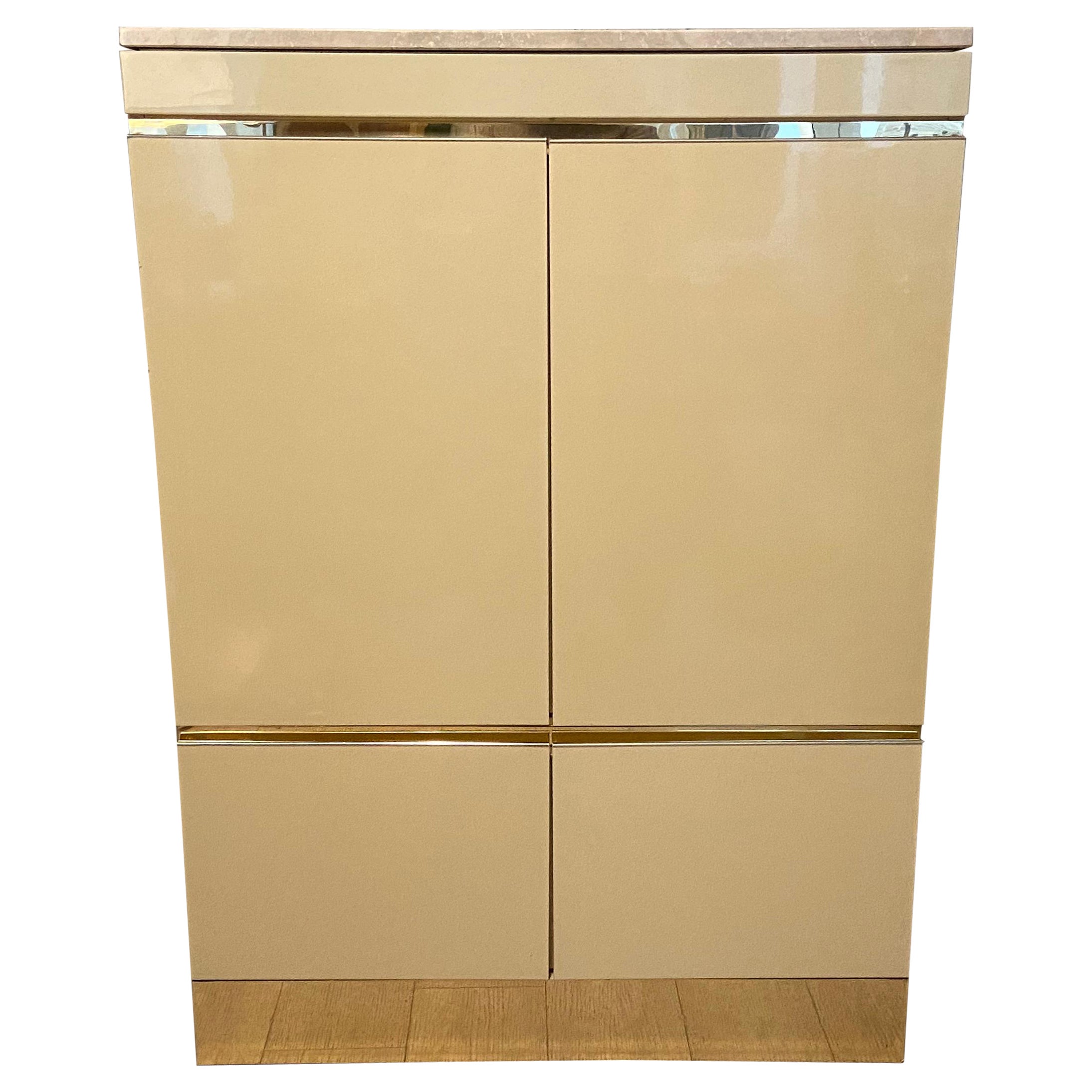 High sideboard, ivory lacquer, gold and travertine, 1970
High sideboard with 4 ivory lacquered doors with golden ornaments and travertine top. Produced in the 70s. In the style of JC Mahey. Good vintage condition.