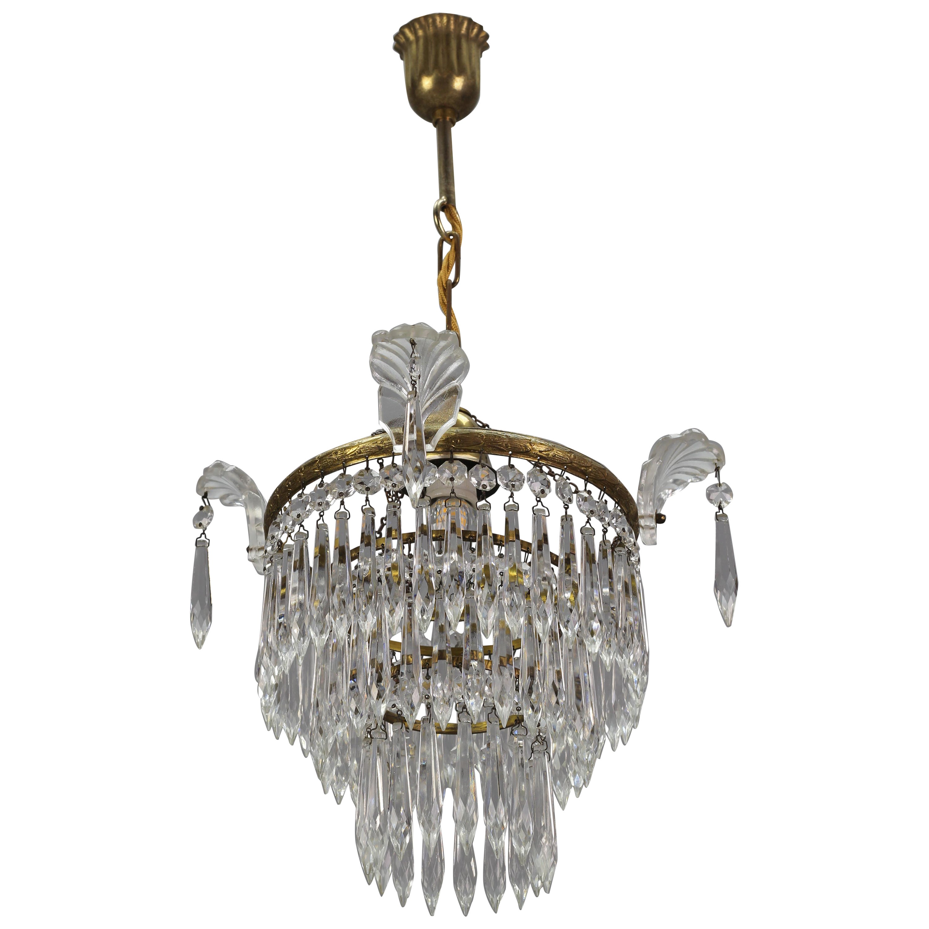 Lustre de style Empire français à trois étages en cristal, verre et laiton, années 1930