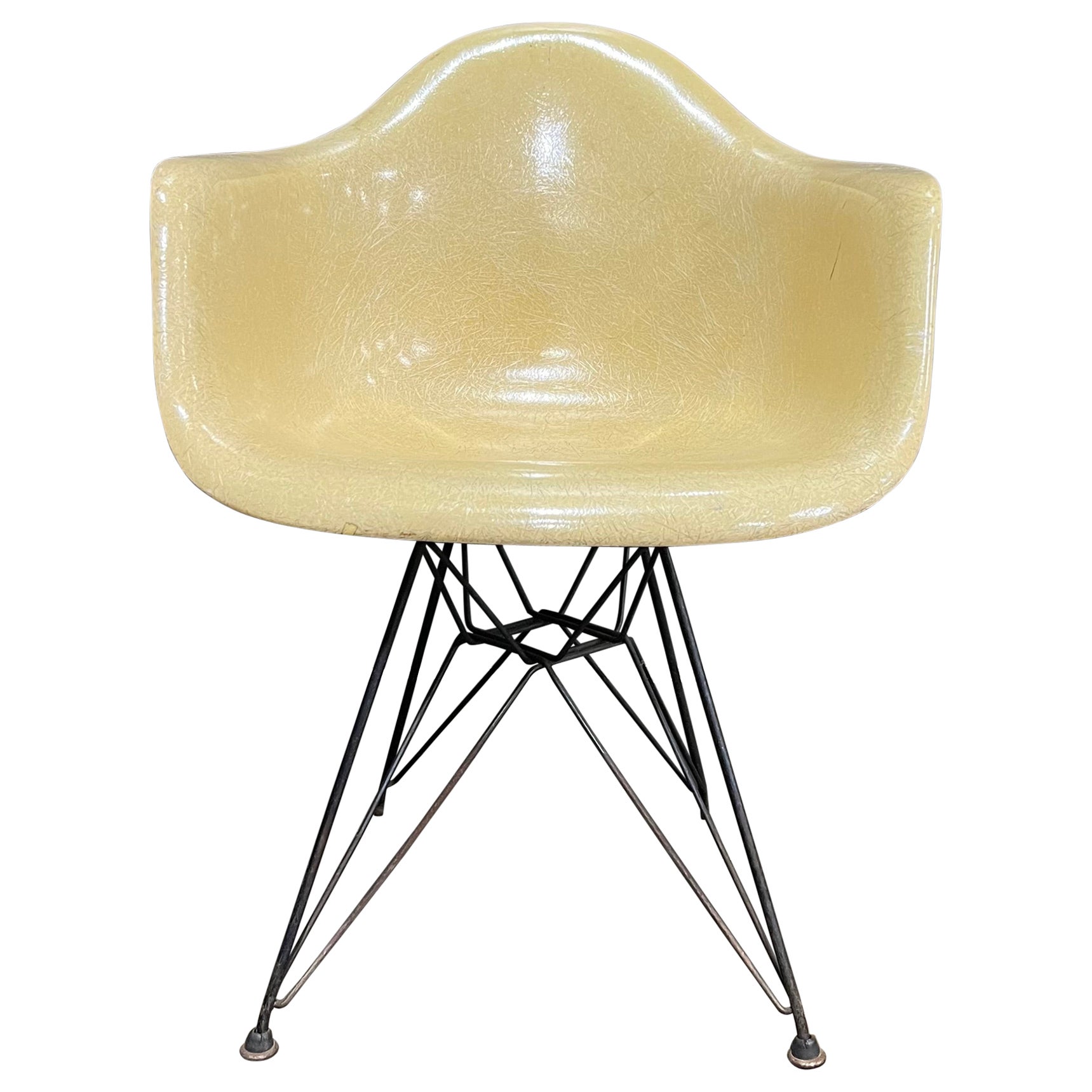 Seconde génération entièrement en fibre de verre Eames d'origine avec base tour Tour Eiffel Dar Eiffel en vente