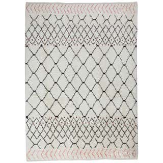 Contemporary handcrafted graphic Runner Rug in natural fiber La Fibre ...