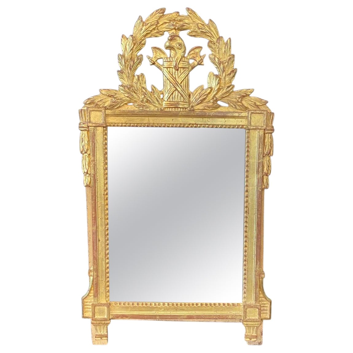 Miroir couronne d'acanthe français ancien attrayant avec dorure à l'or d'origine en vente