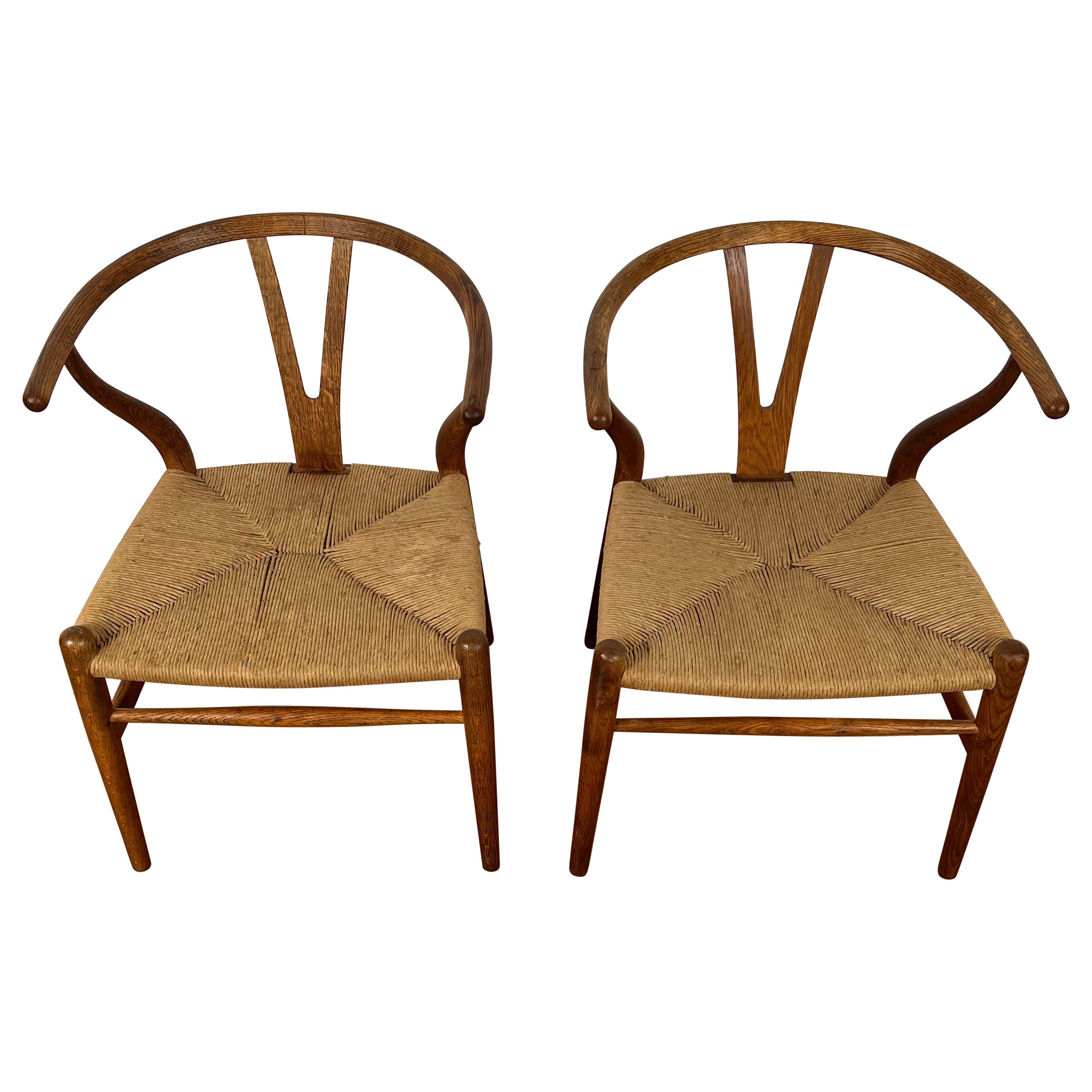 Frühes Hans J. Wegner Paar Eichenholz CH24 Wishbone Stühle Carl Hansen und Söhne Dänemark im Angebot