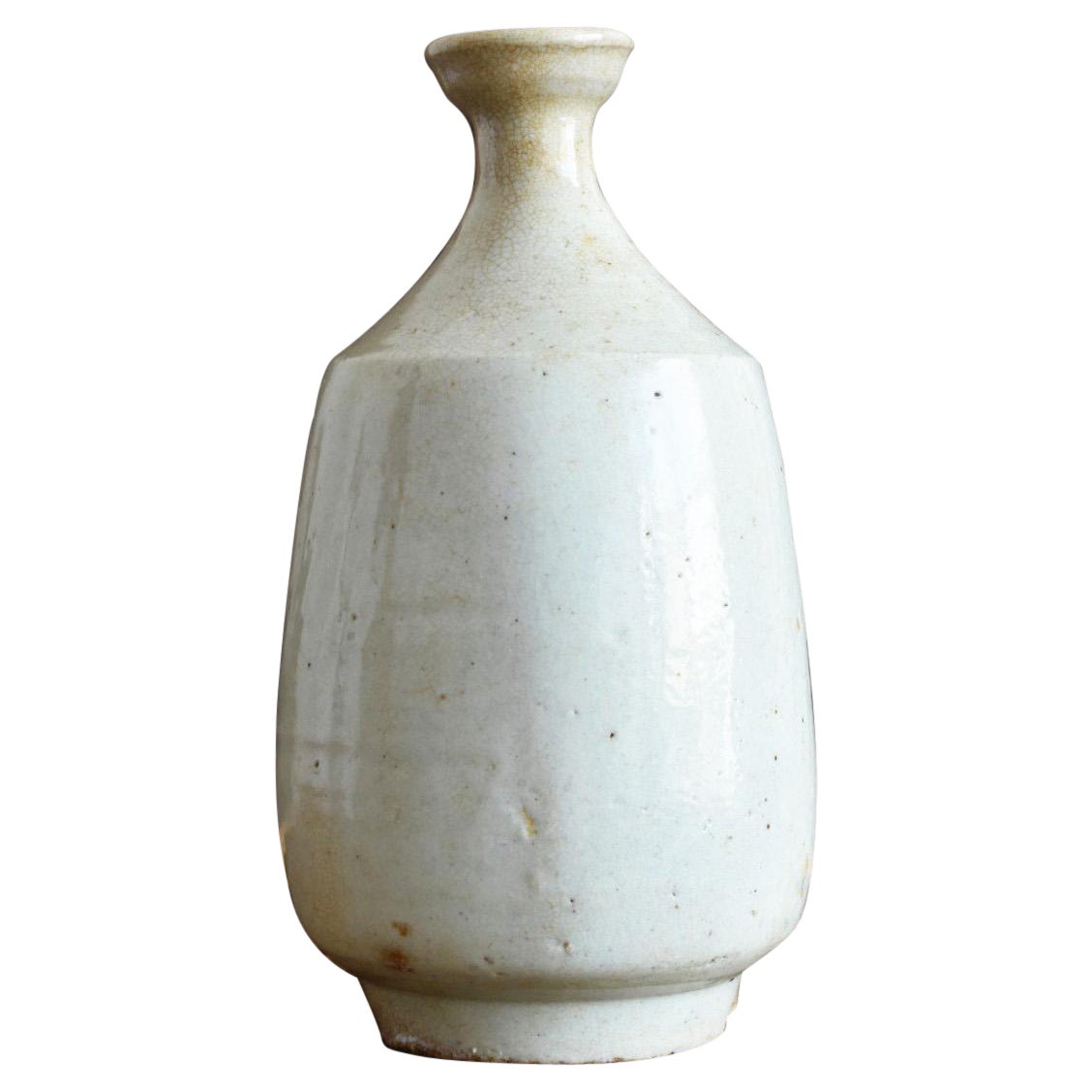 Koreanische antike weiße Koreanische Porzellanvase / schöne geformte Vase / spätes 18. Jahrhundert