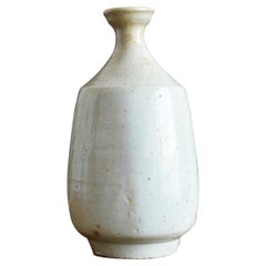 Vase coréen ancien en porcelaine blanche antique / Vase de belle forme / Fin du 18ème siècle