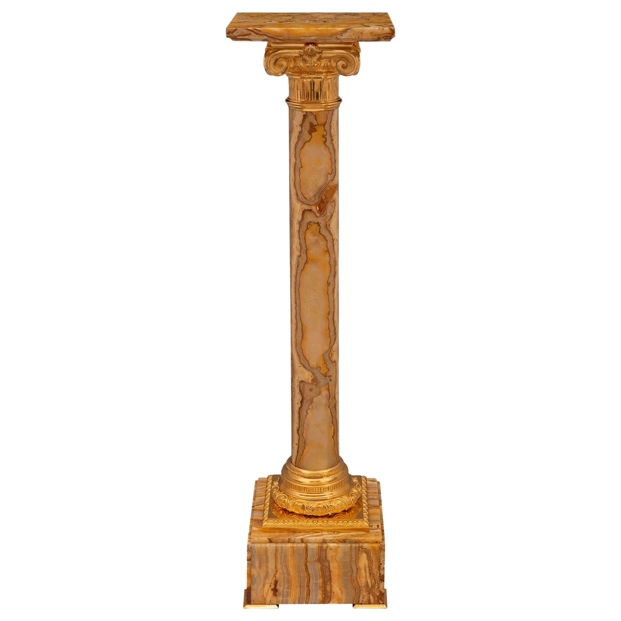 colonne de piédestal néoclassique française du 19ème siècle en onyx et bronze doré