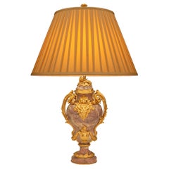 Französisch 19. Jahrhundert Louis XVI St. Ormolu und Brèche Violette Marmor Lampe