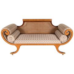 Elegantes Biedermeiersofa mit klassizistischen Verzierungen:: Deutschland:: um 1840