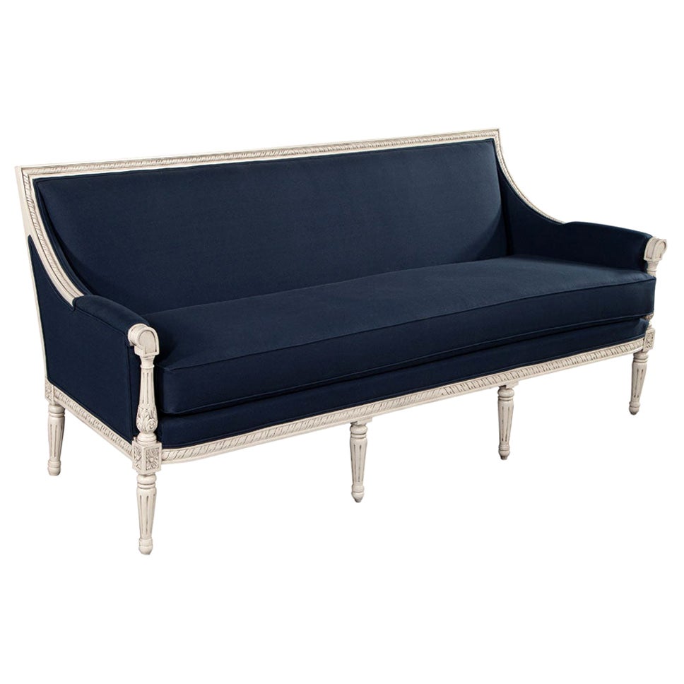 Canapé de style Louis XVI en tissu bleu marine indigo
