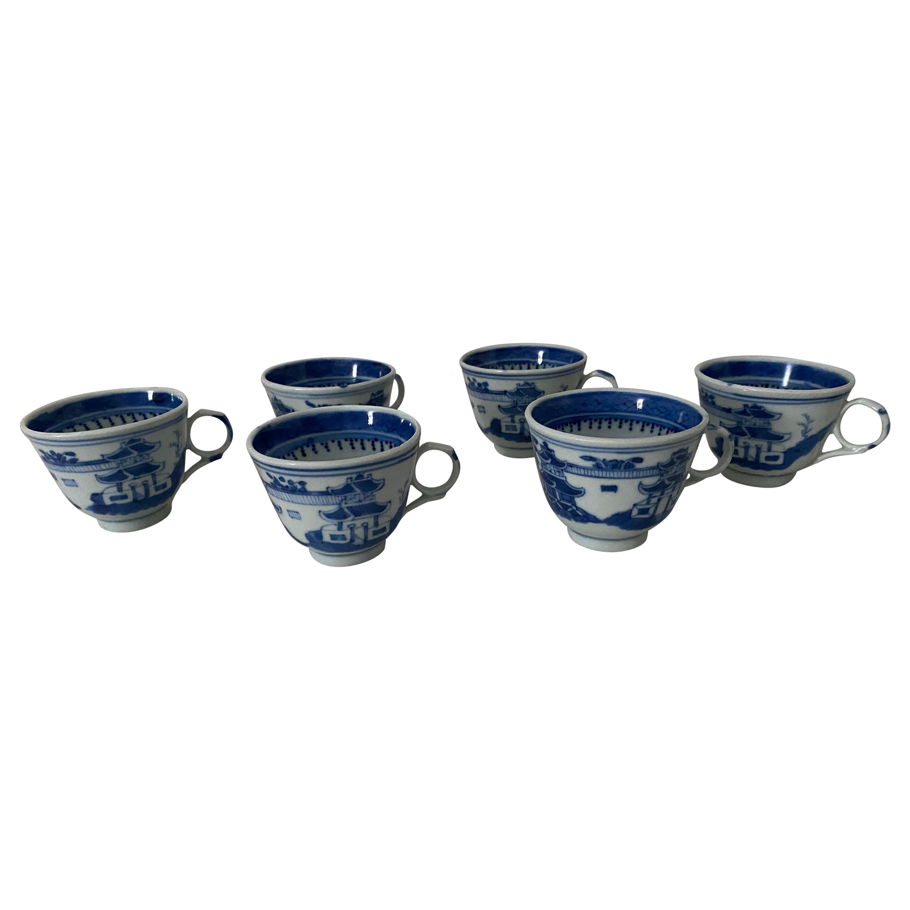 Set von sechs kleinen antiken, traditionellen chinesischen Teebechern im Angebot