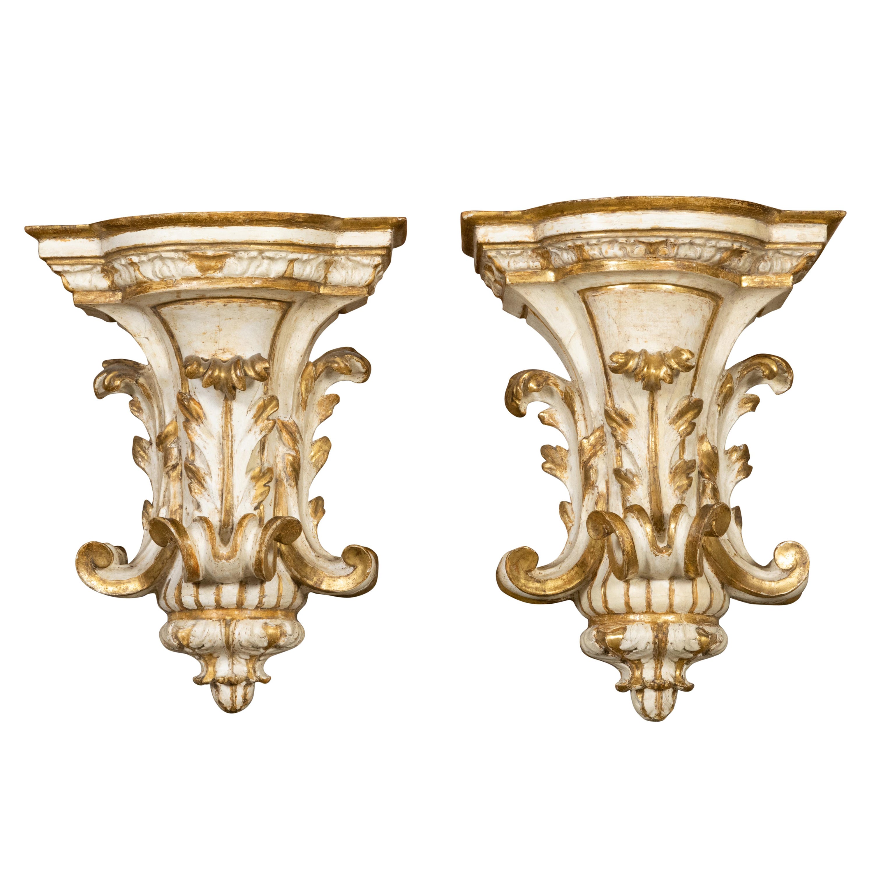 Pair of Italian 1800s Painted and Parcel-Gilt Wall Brackets with Acanthus Leaves