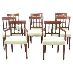 Ensemble géorgien de huit chaises de salle à manger Sheraton en acajou