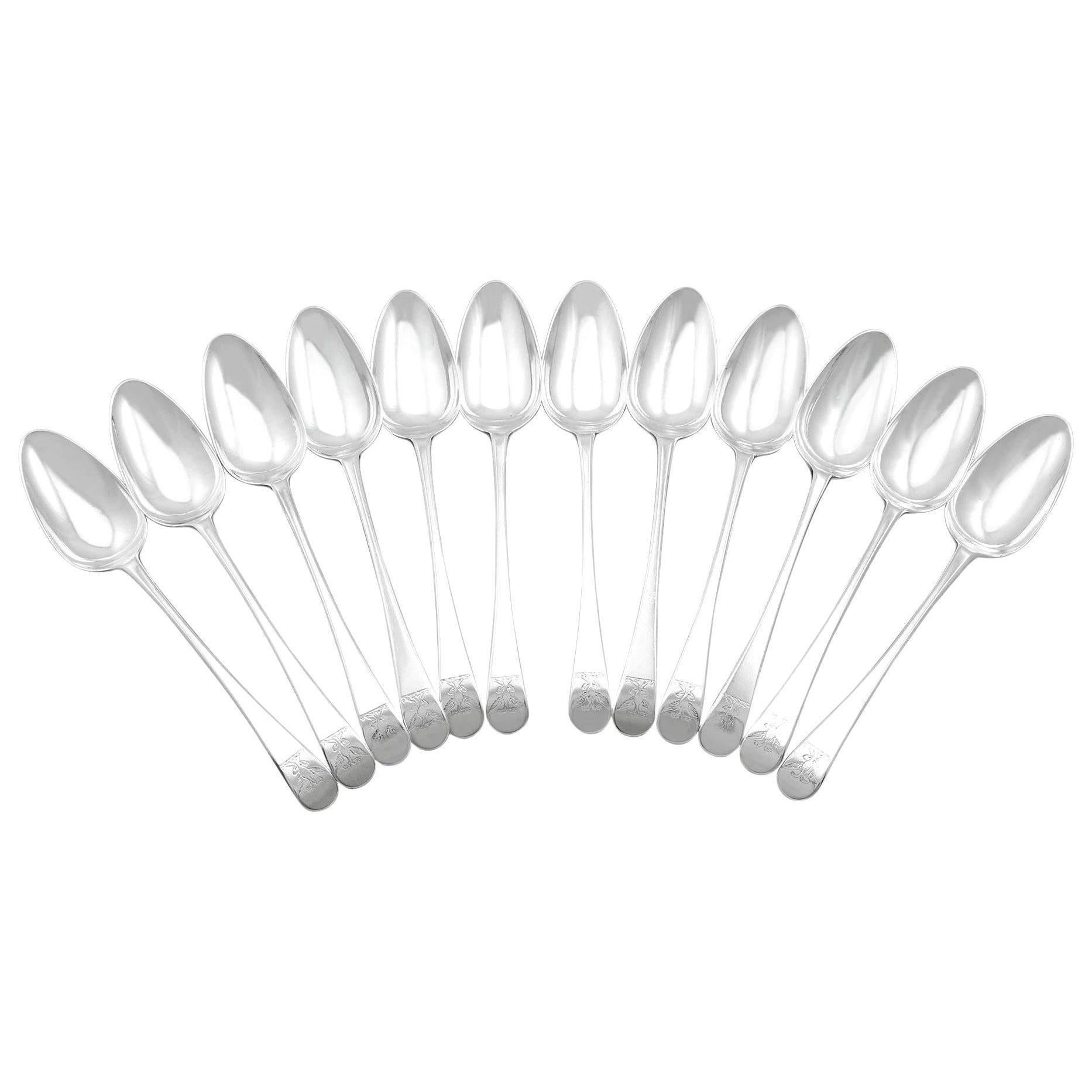 Cucharas de mesa / servicio antiguas de plata de ley de Newcastle con dibujo inglés antiguo