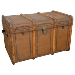 Boîte de voyage en bois doublée et peinte à la main  avec protections en bois
