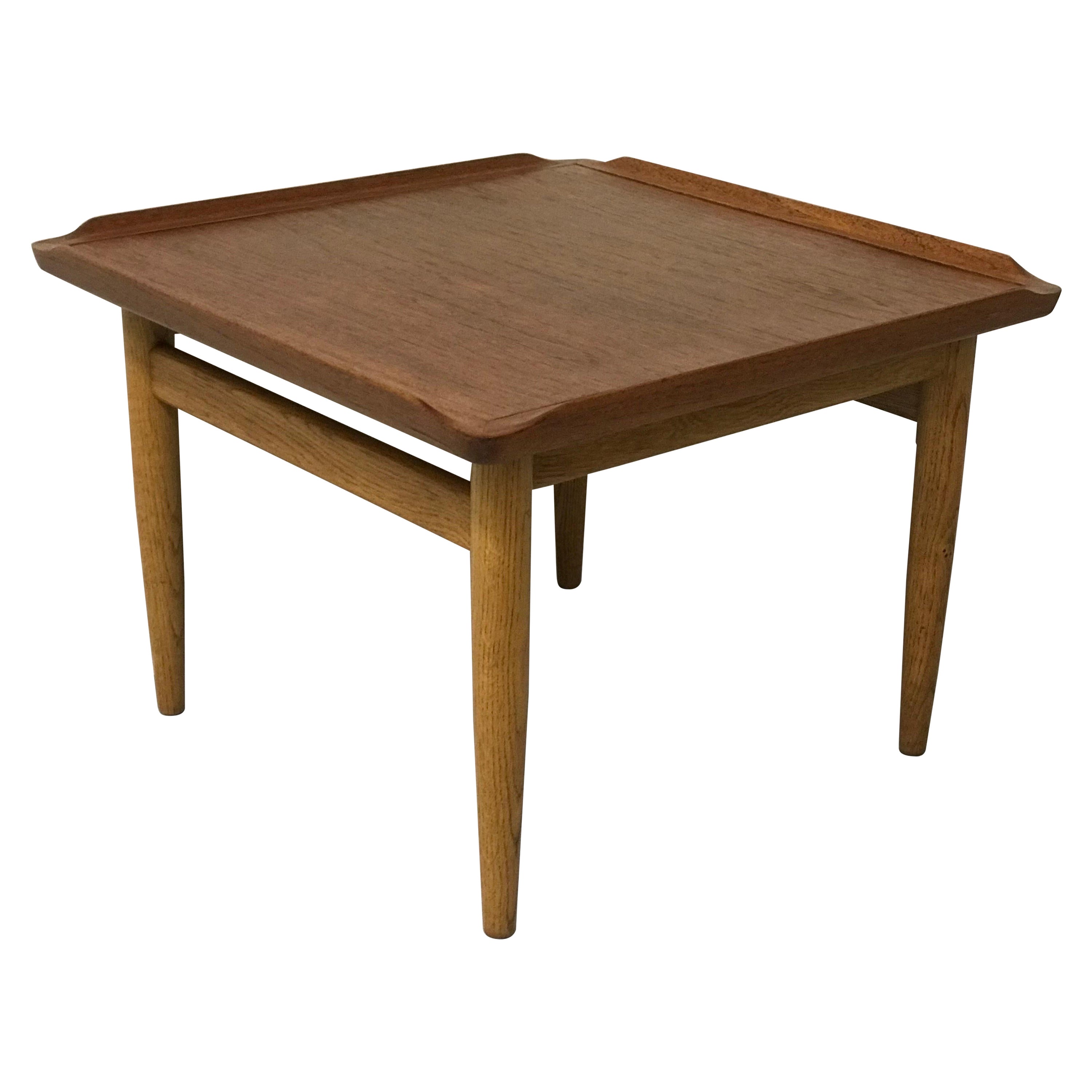 Dänischer moderner Tisch im Vintage-Stil im Angebot