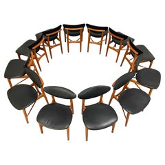 Ensemble de 12 chaises Finn Juhl FJ55 par Niels Vodder