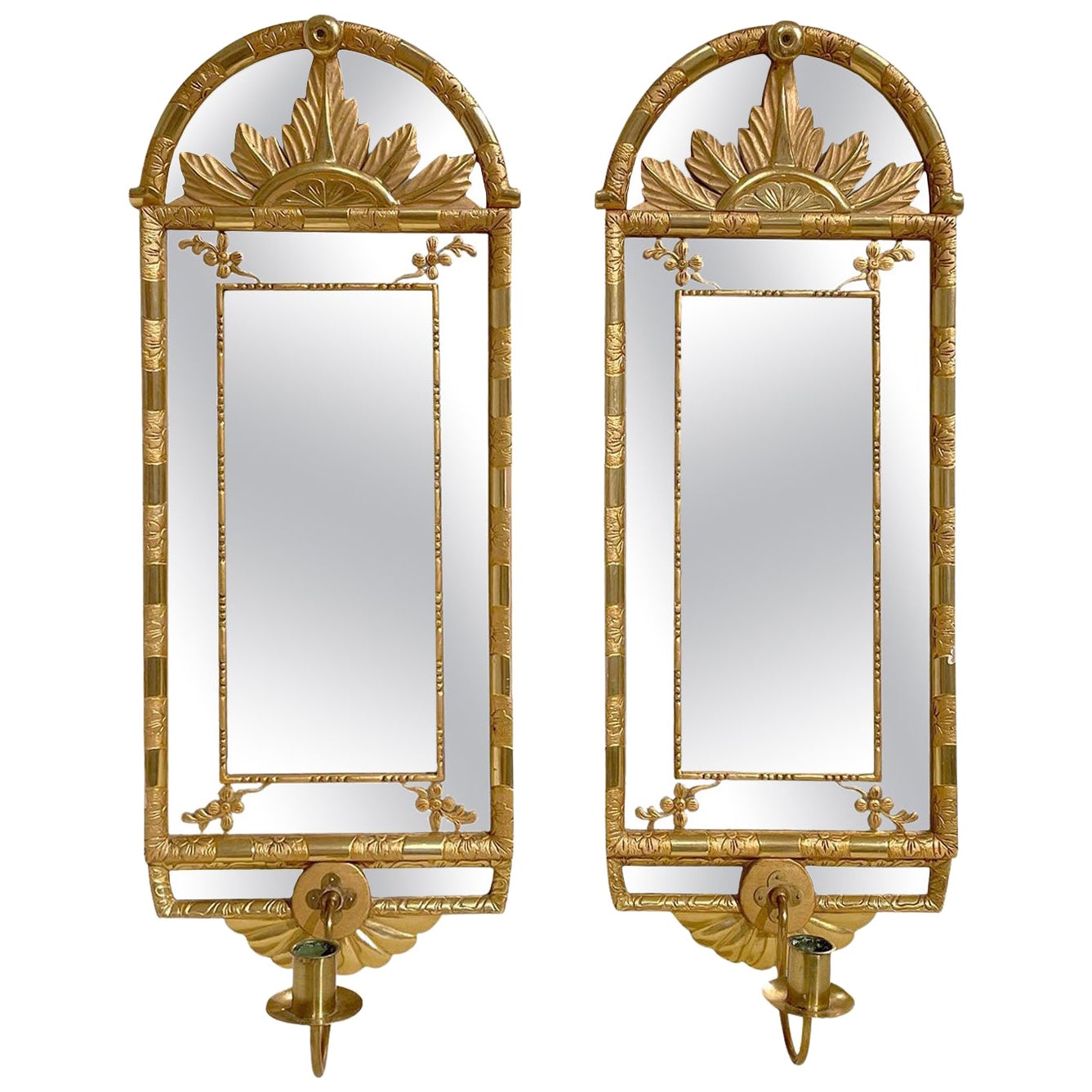 Paire de miroirs muraux suédois en pin doré du XXe siècle par Carl a. Carlsson en vente