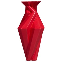 Vase en spirale Fortress en céramique rouge géométrique contemporaine, Lara Bohinc, en stock