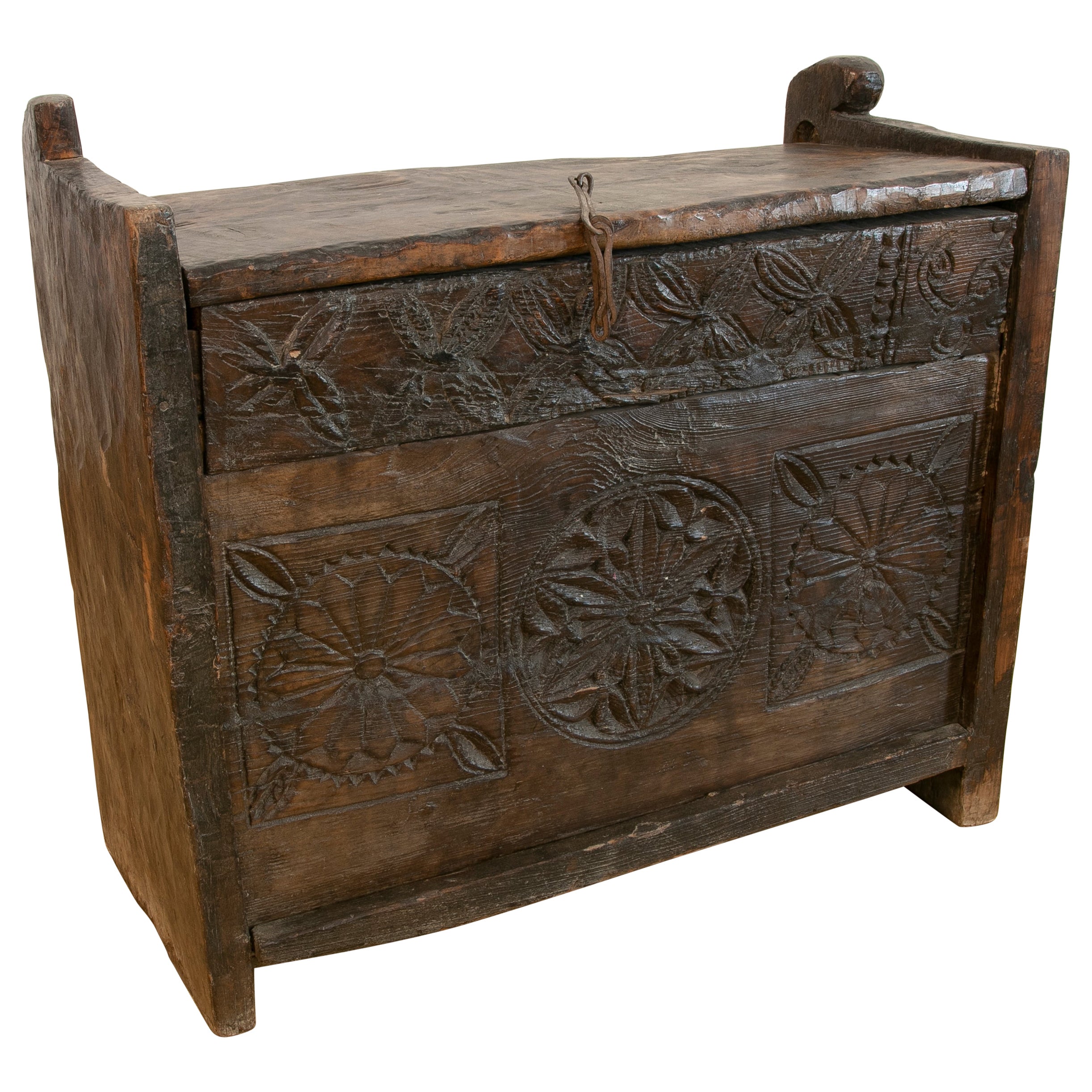 Colonial Hand-Carved Wooden Box with Lid on Top For Sale