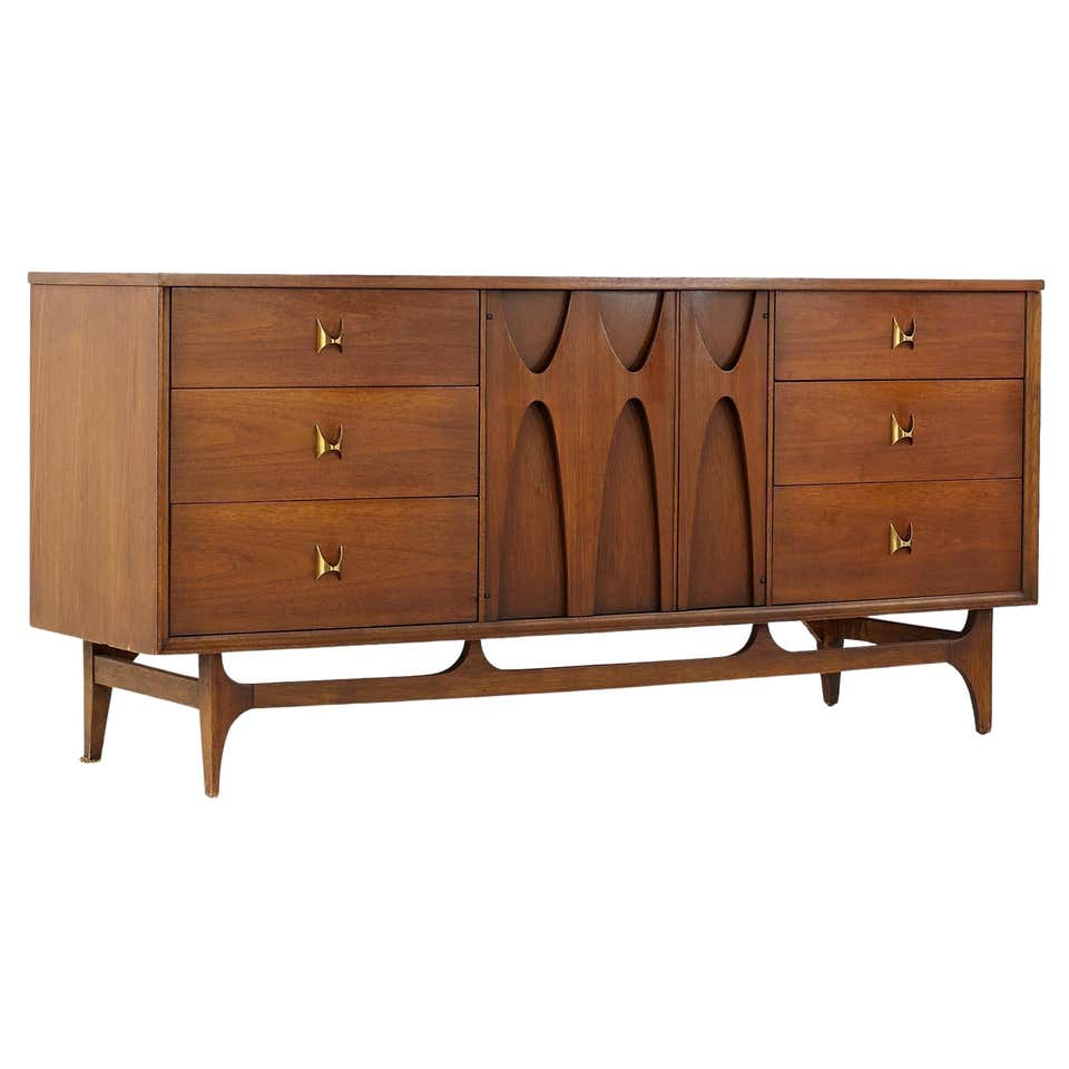 Mid-Century Modern Brasilia Style Credenza by Broyhill at 1stDibs