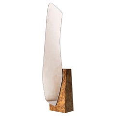 Miroir de sol moderne Lake 5 avec base en placage de bois de Madrone par NOOM