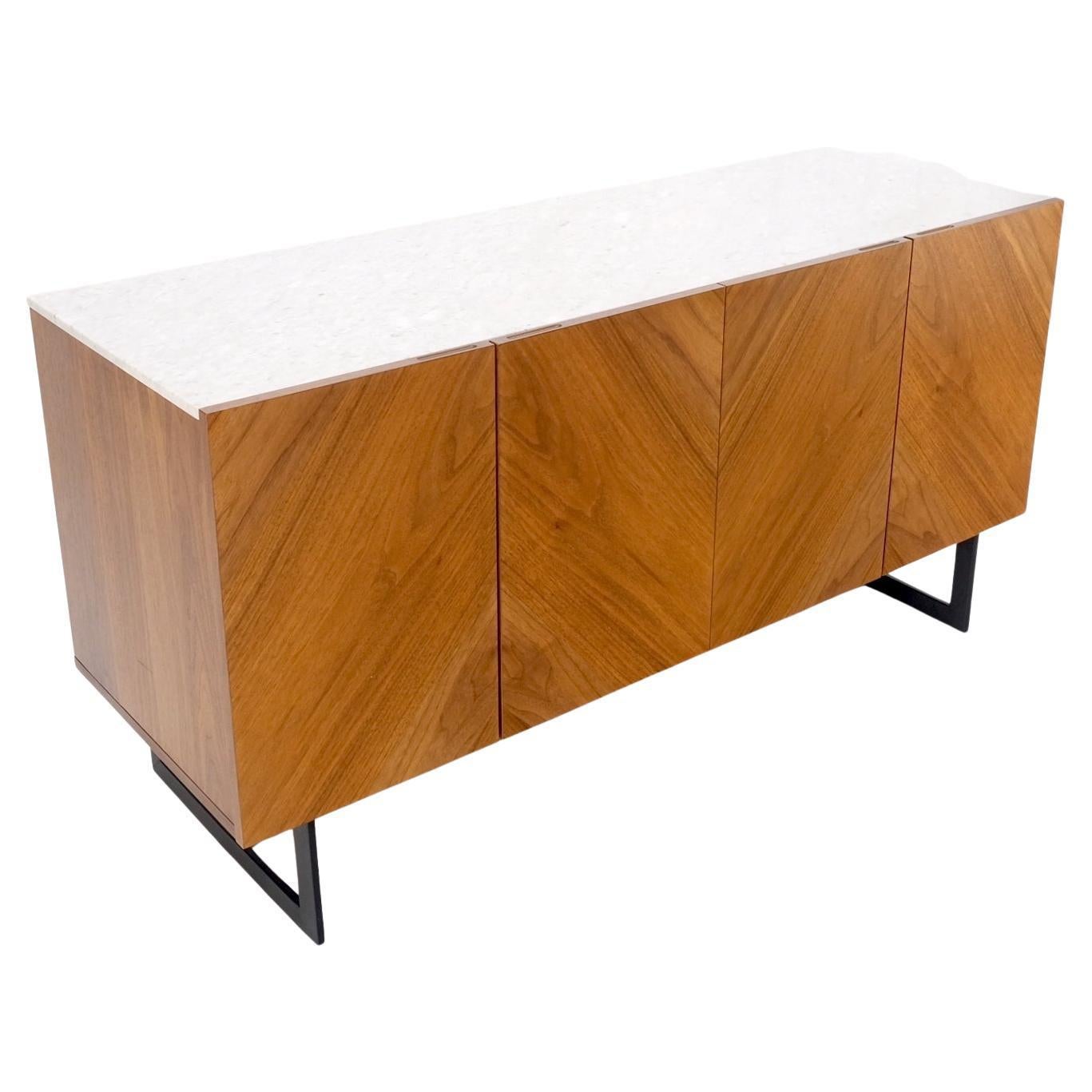 Nogal 4 Puertas Credenza Mármol Carrara Tapa Ménsula Pata Menta