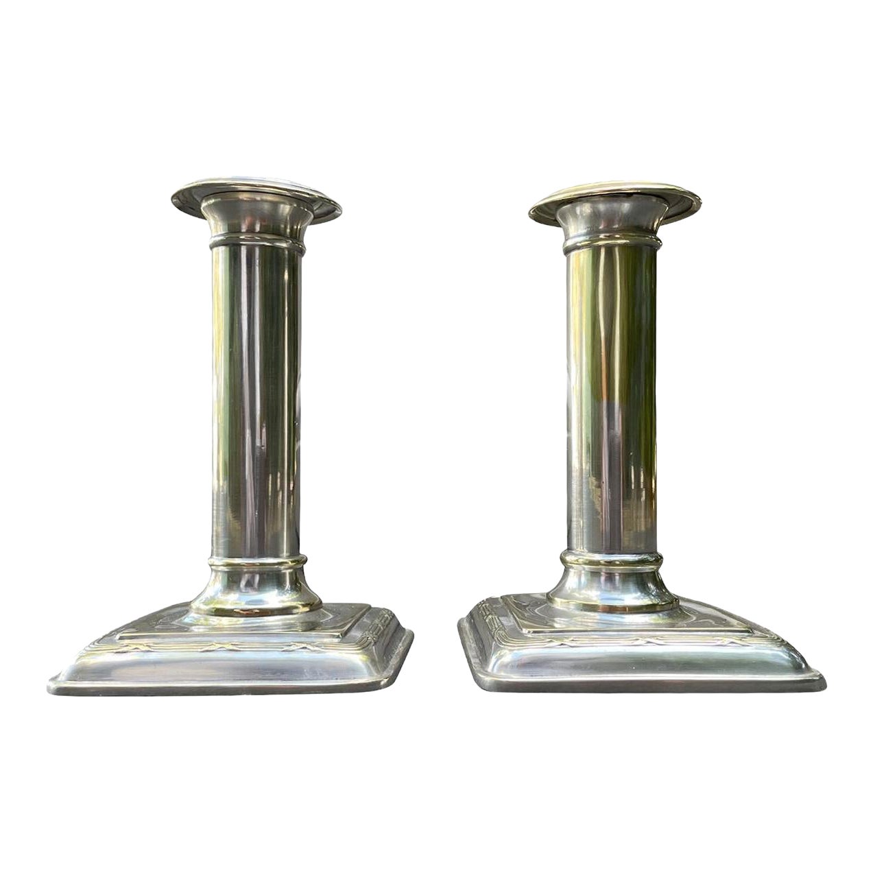 Schwedisches Paar Nickel-Silber-Kerzenständer des 20. Jahrhunderts, Holders von CG Hallberg im Angebot