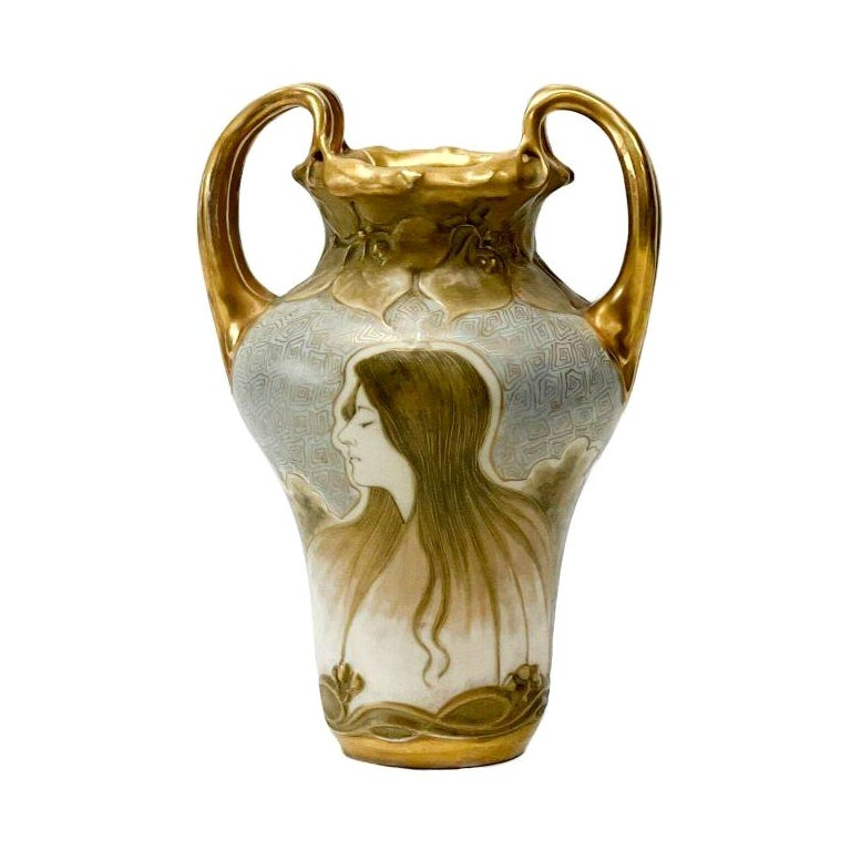 Vase portrait de jeune fille en poterie Amphora RSTK Modèle n°660 Nikolaus Kanhauser, vers 1890