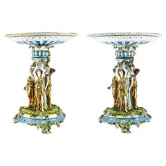 Paire de grandes bacchantes figuratives allemandes en porcelaine sur pied Tazza ou support, vers 1910