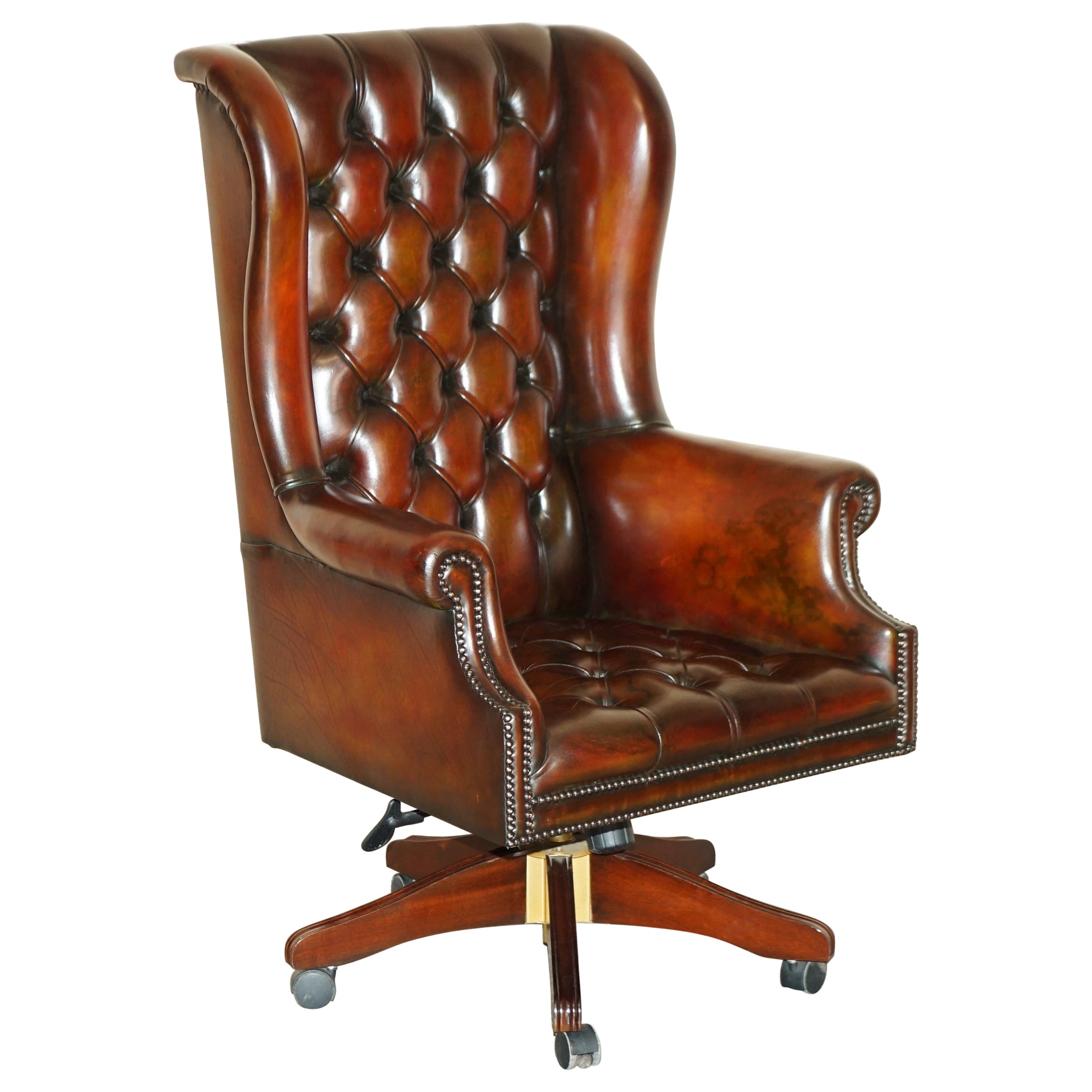 Fauteuil pivotant vintage Harrods London de capitaine Wingback en cuir marron en vente