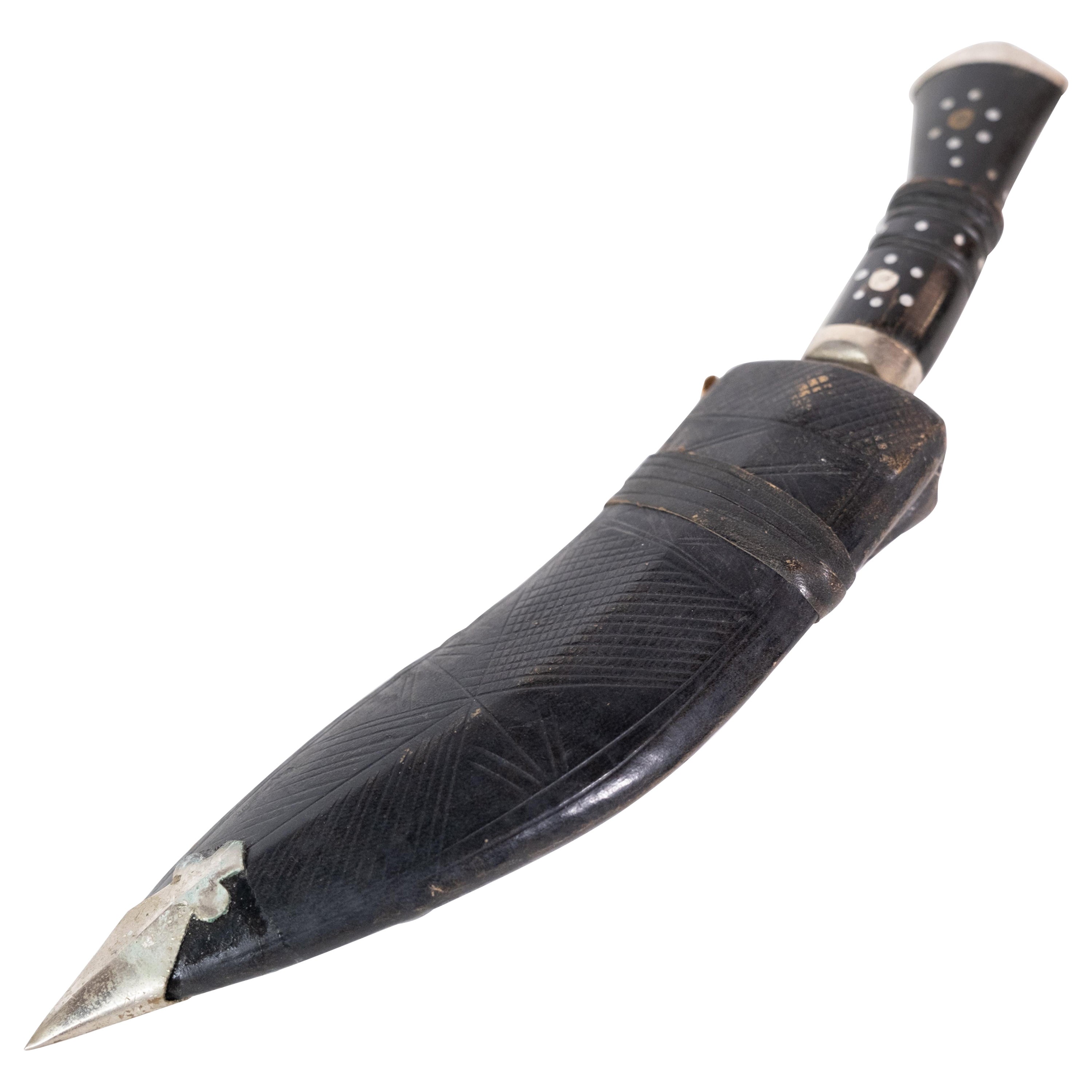 Coltello con decorazioni asiatiche e manico originale degli anni '60.