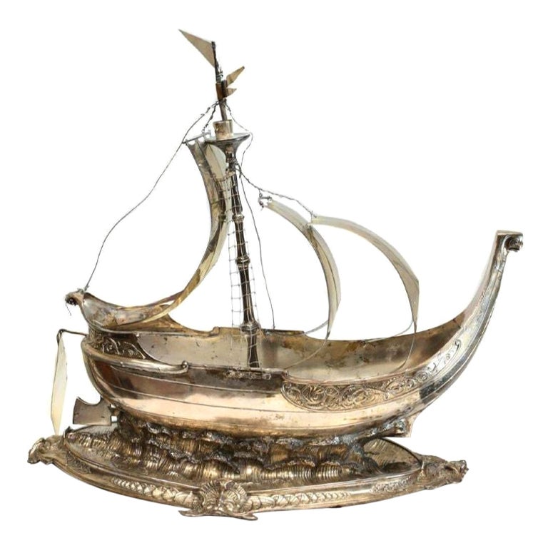 H.N. Hänge-Skulptur eines Viking-Schiffs aus Sterlingsilber, Tafelsilber und Messing im Angebot