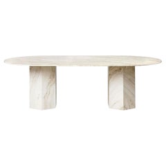 Table de salle à manger Epic elliptique en travertin blanc neutre de Gamfratesi pour Gubi