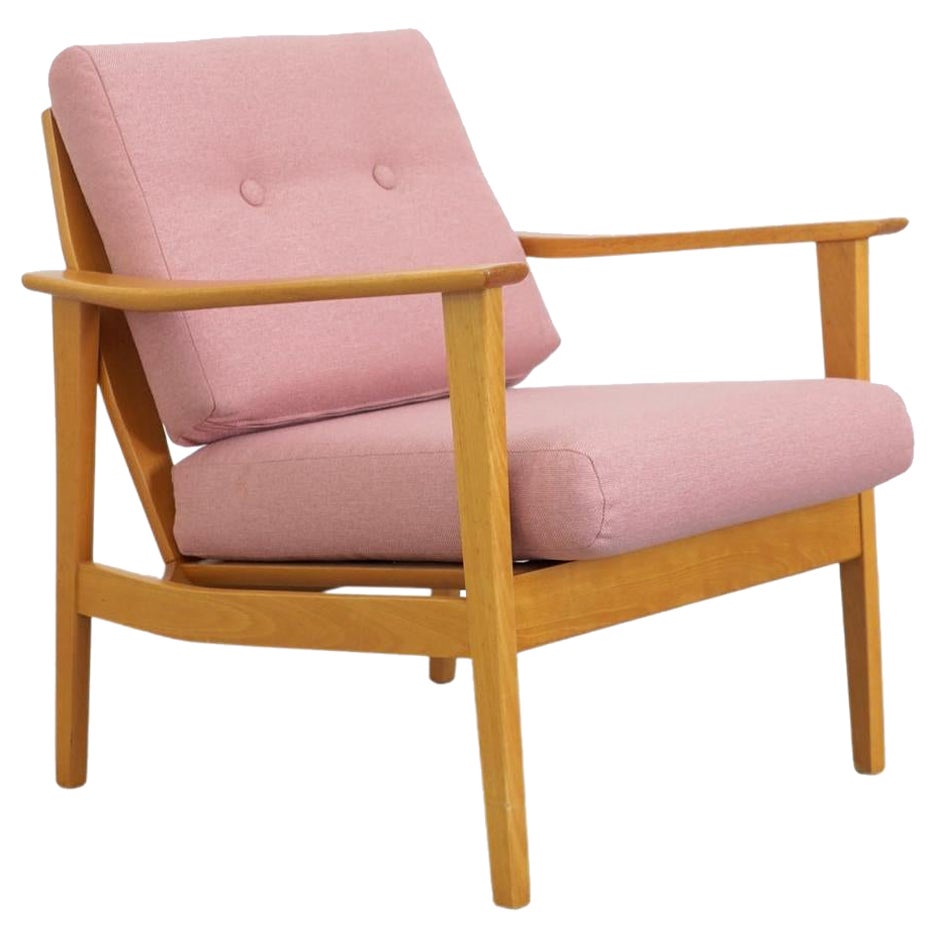 Mid-Century Blonde Knoll Style Lounge Chair with Pink Upholstery For Sale