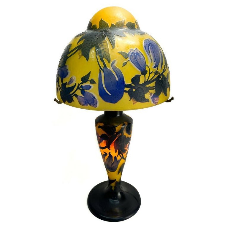 French Cameo 3 Layer Galle Style Table Lamp, Early 20th Century For Sale